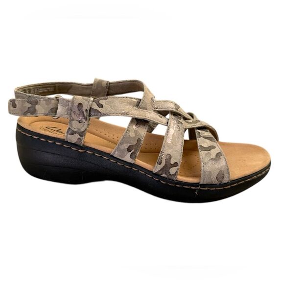 Clarks Merliah Rose Adjustable Back Strap‎ Sandal Camo Green Size 10 Wide - Picture 1 of 6